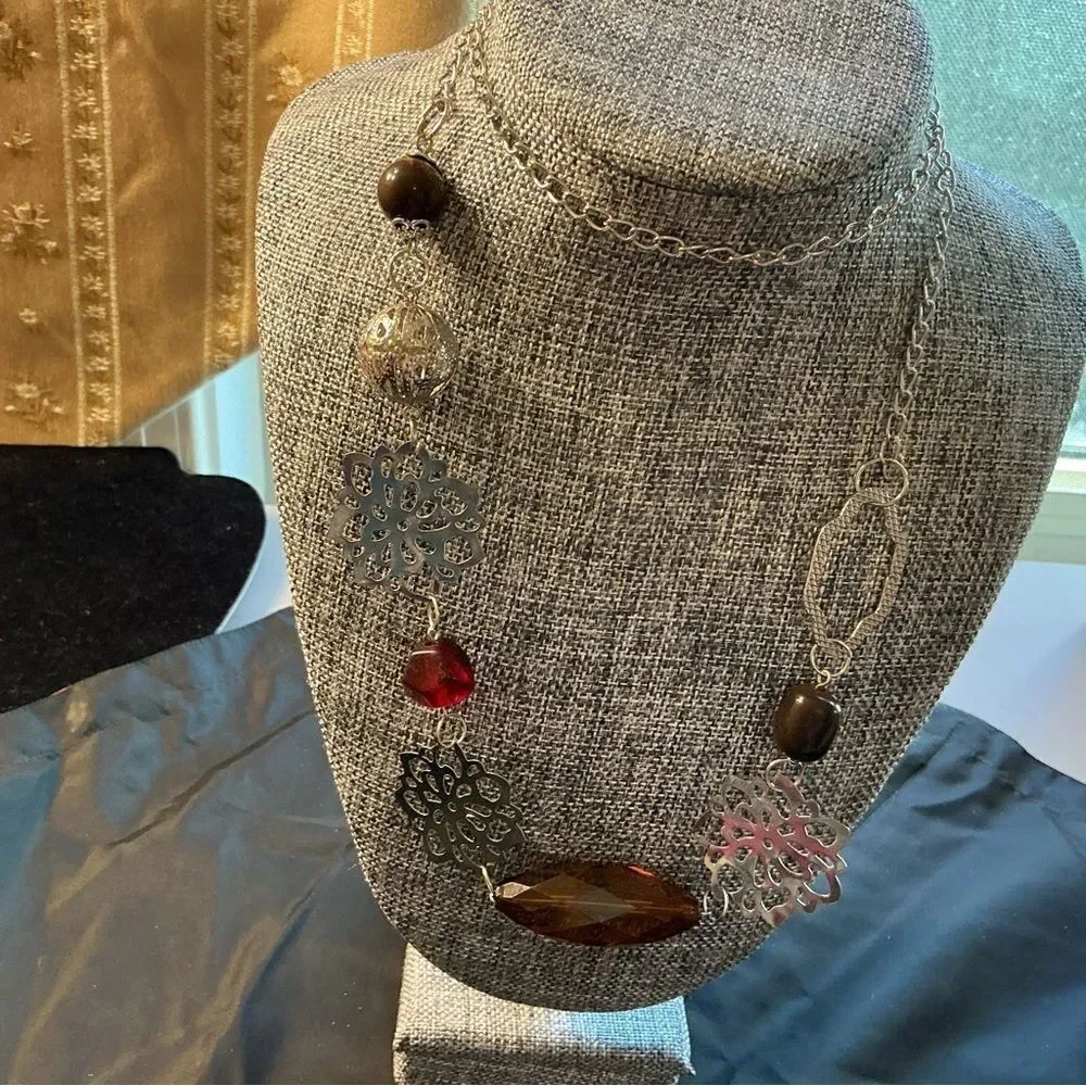 Elegant Silvertone and Brown Women's Necklace
